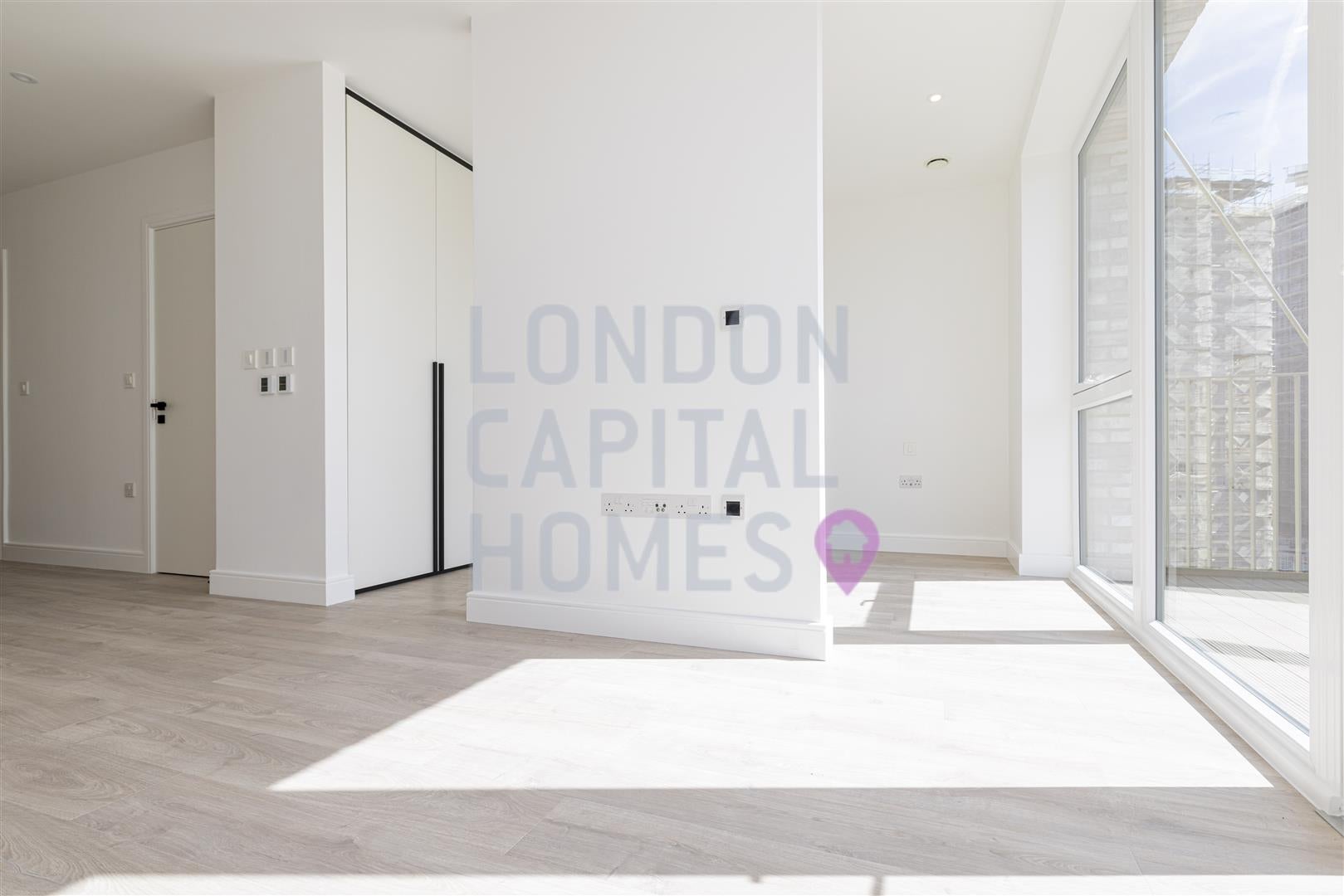 Flat Beresford Avenue in Greater London