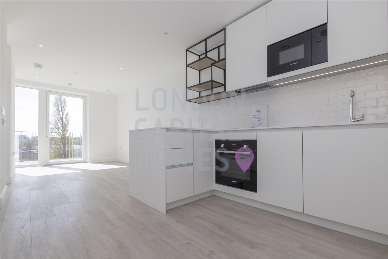 Flat Beresford Avenue in Greater London