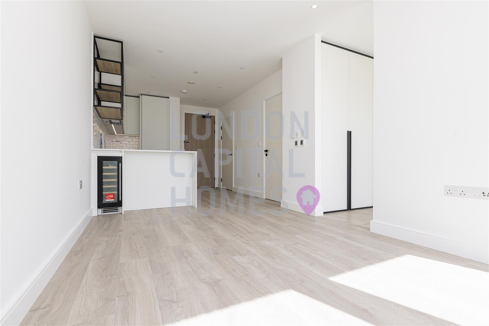 Flat Beresford Avenue in Greater London