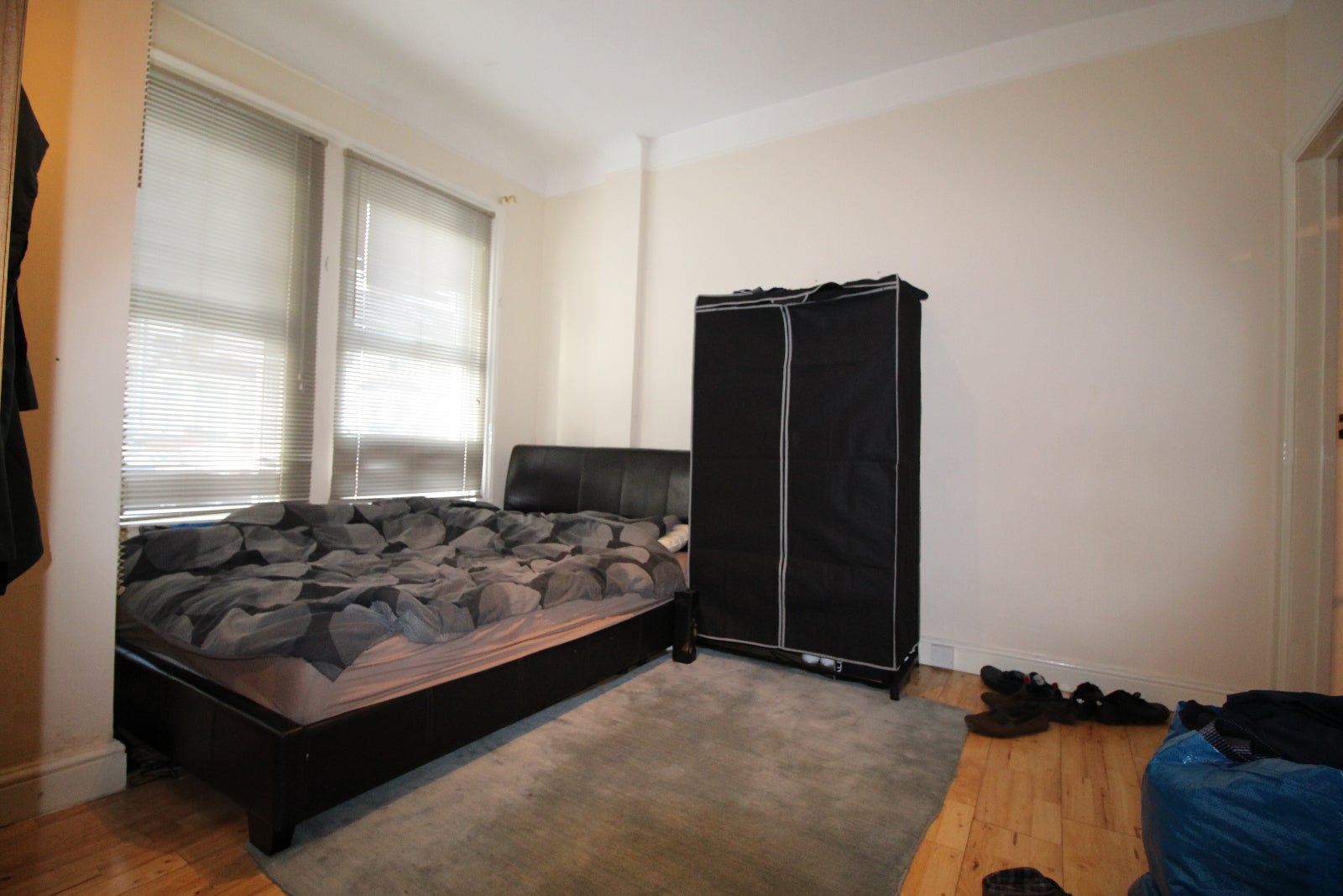Flat Ilford Lane in Greater London
