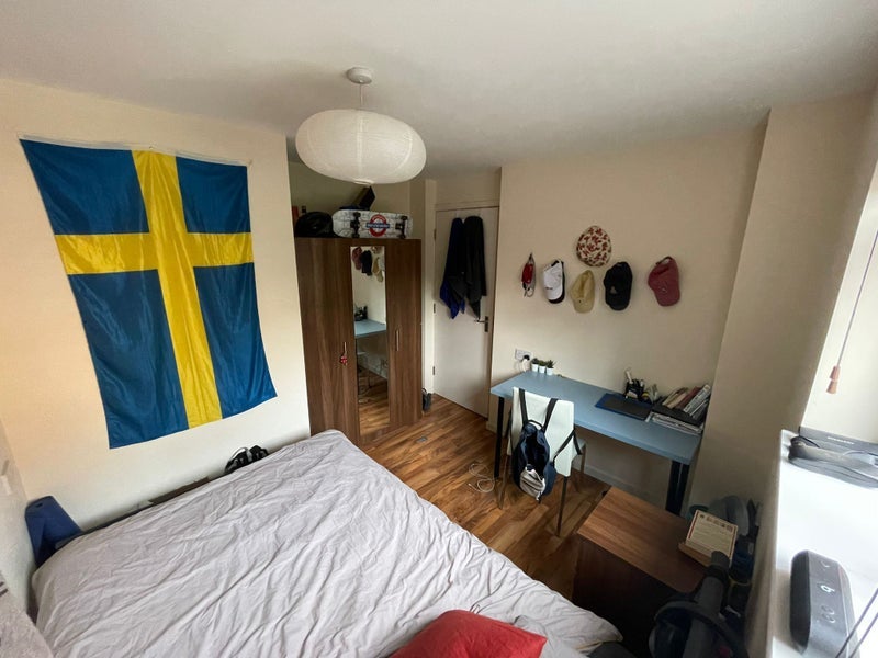 Room Phoenix Wharf Road in Greater London