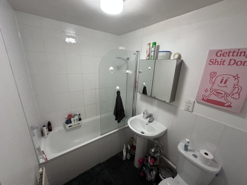 Room Phoenix Wharf Road in Greater London