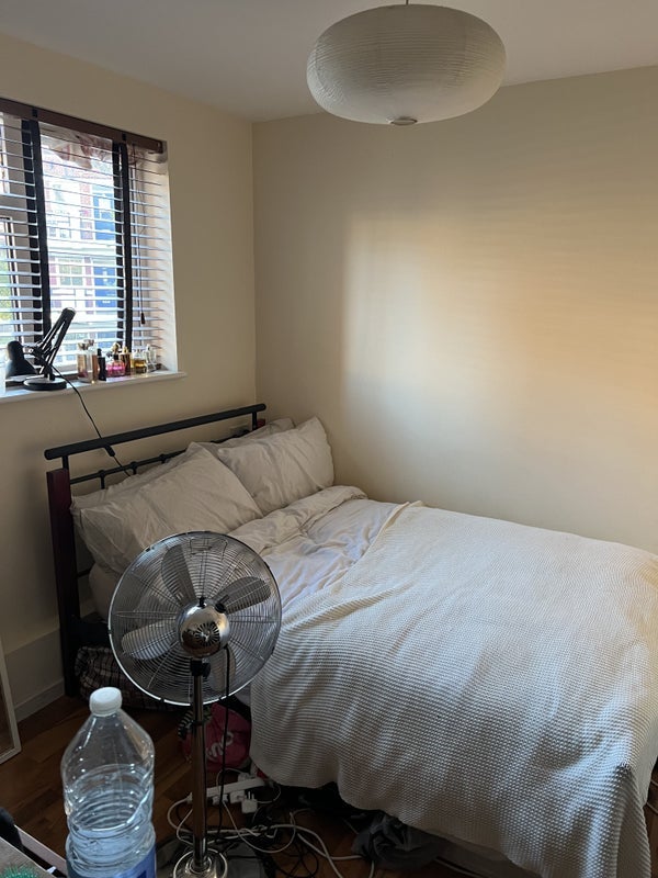 Room Phoenix Wharf Road in Greater London