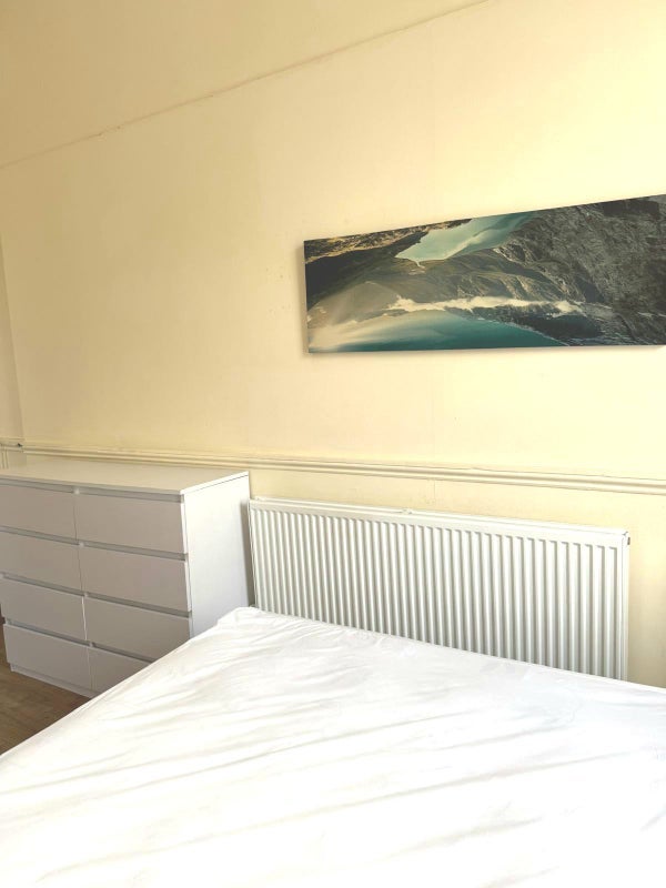 Room Duff Street in Greater London