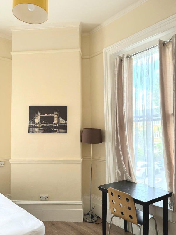 Room Duff Street in Greater London