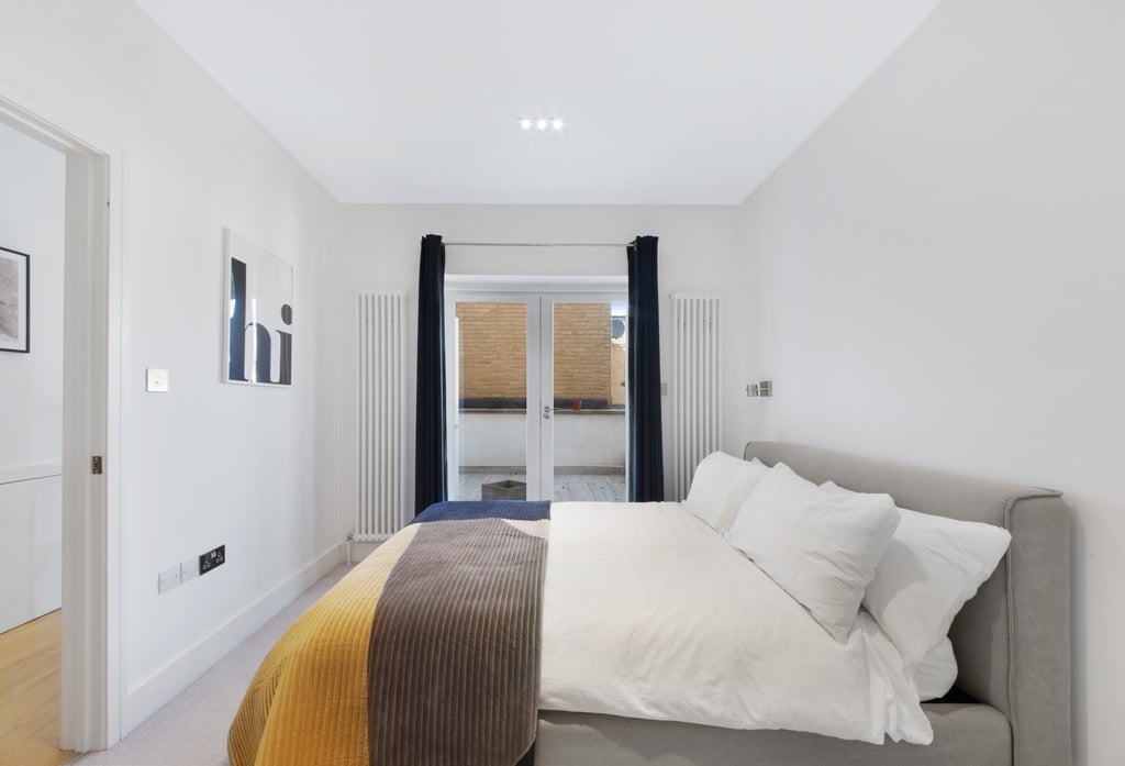 Flat Wilton Crescent in Greater London