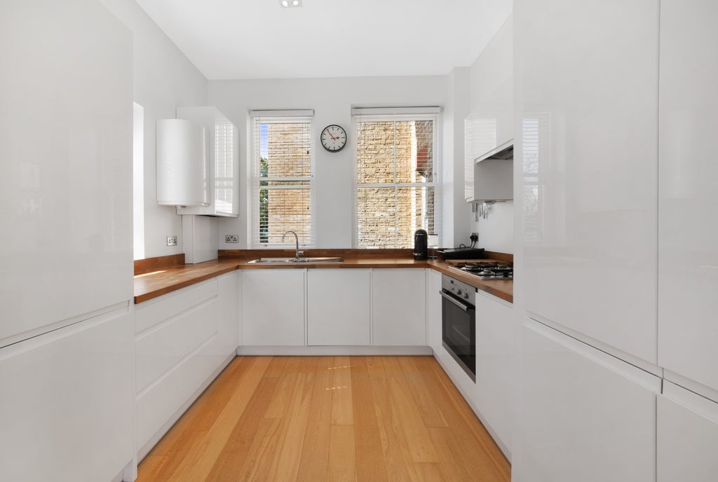 Flat Wilton Crescent in Greater London