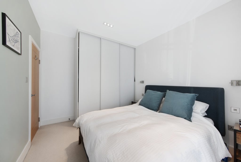 Flat Wilton Crescent in Greater London