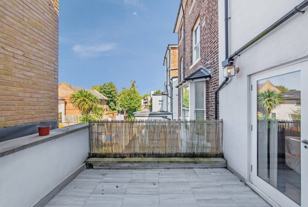 Flat Wilton Crescent in Greater London