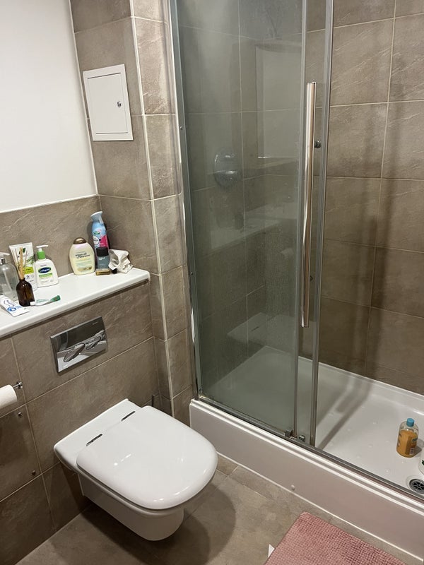 Room Blackwall Way in Greater London