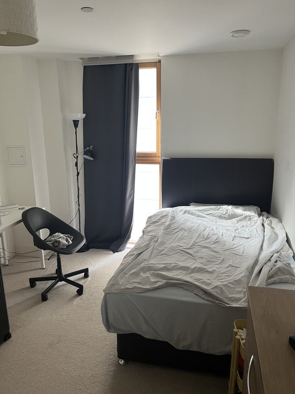 Room Blackwall Way in Greater London