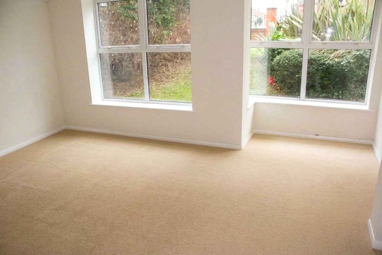 Flat Muirfield Close in Reading