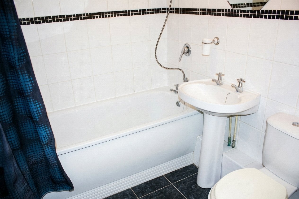 Flat Muirfield Close in Reading
