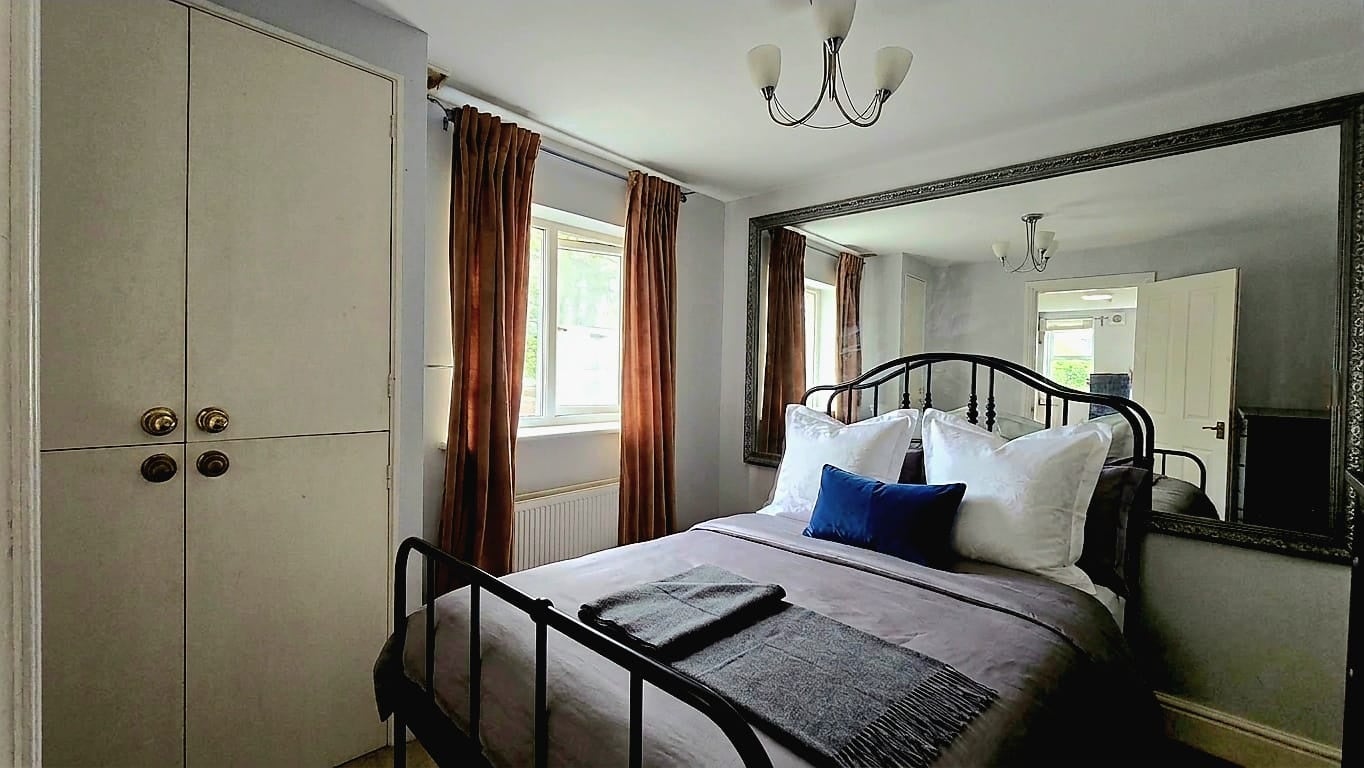 Flat Acton Lane in Greater London