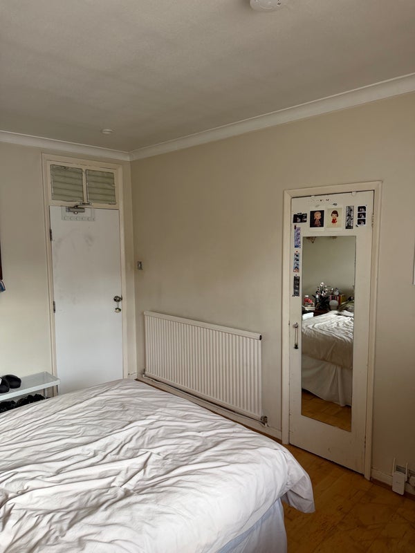Room Coningham Road in Greater London