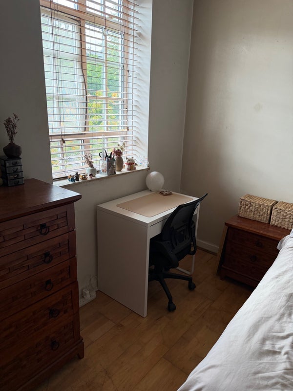 Room Coningham Road in Greater London