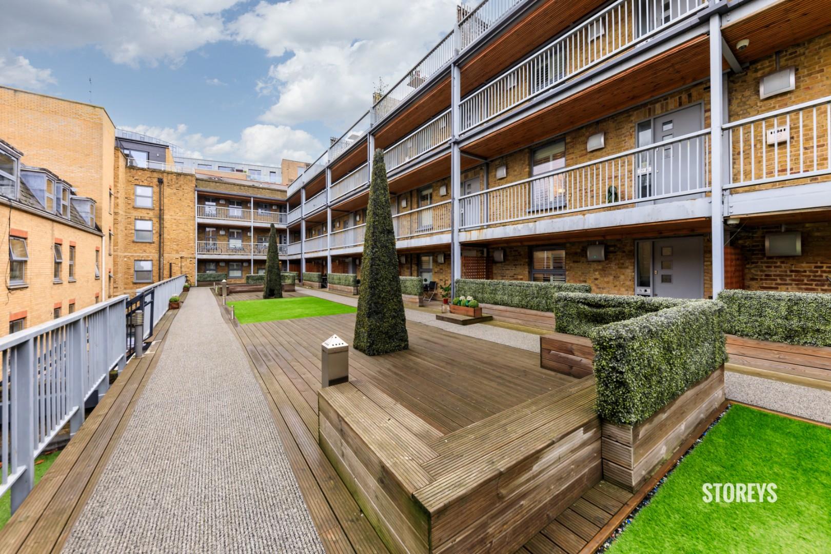 Flat Kingsland Green in London