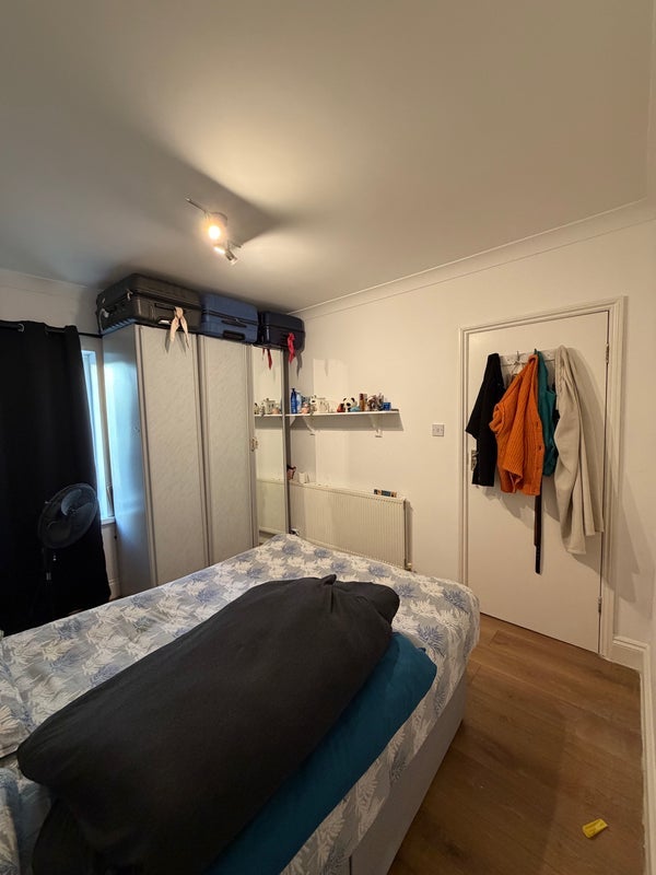 Room High Road Leyton in Greater London