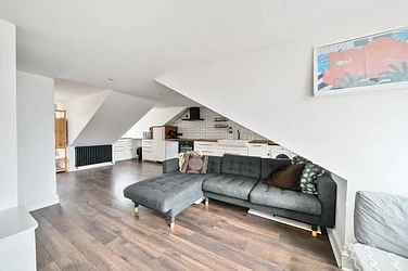 Flat Leigham Court Road in Greater London