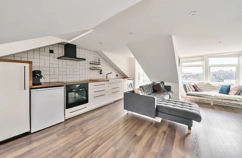 Flat Leigham Court Road in Greater London