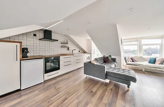 Flat Leigham Court Road in Greater London