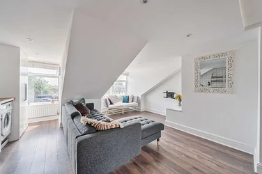Flat Leigham Court Road in Greater London