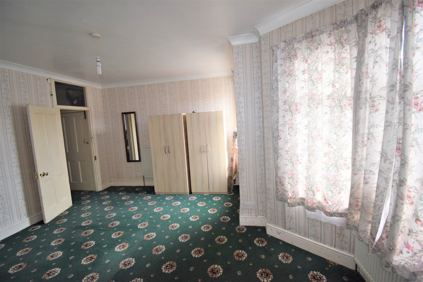 Flat First Avenue in Greater London