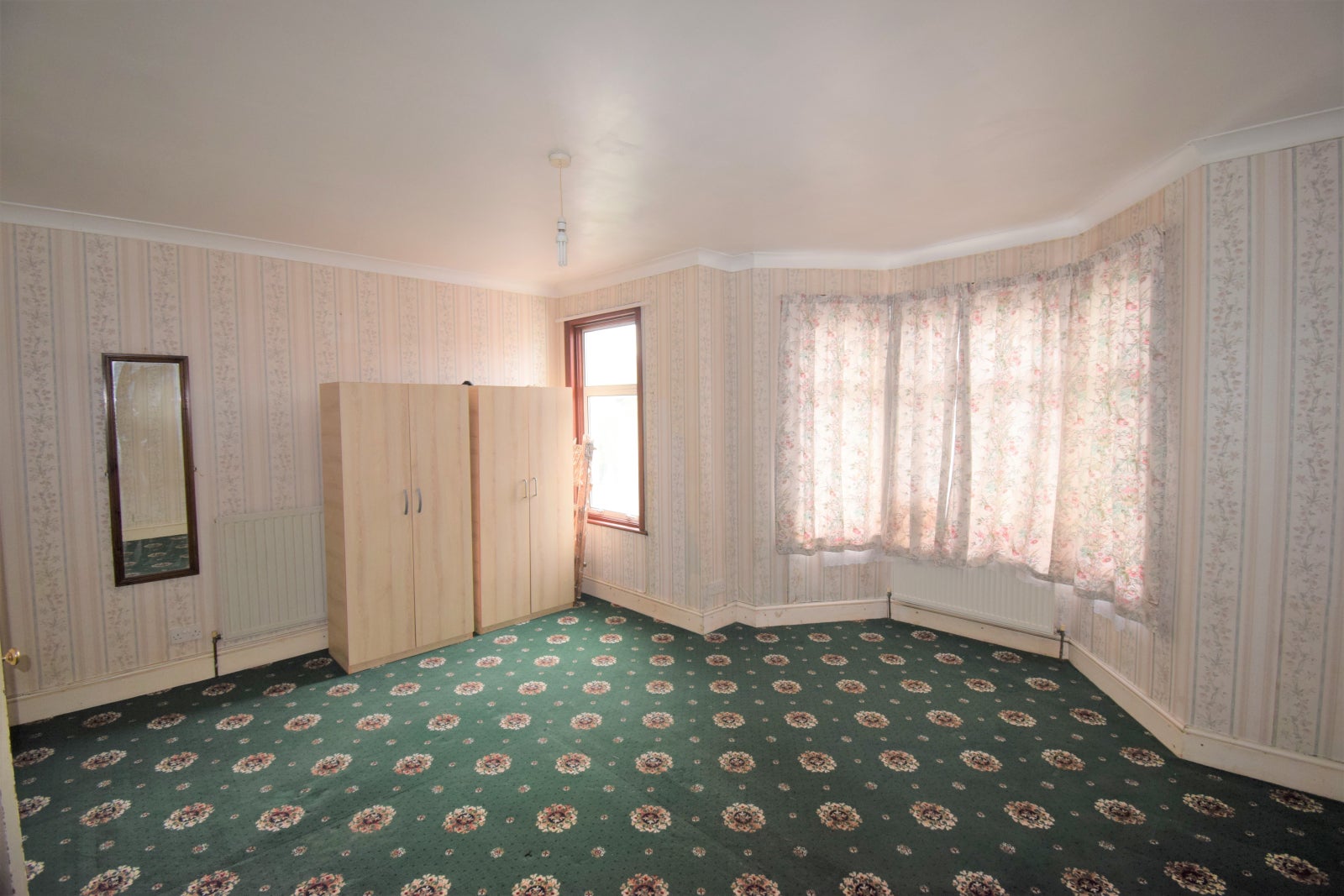 Flat First Avenue in Greater London