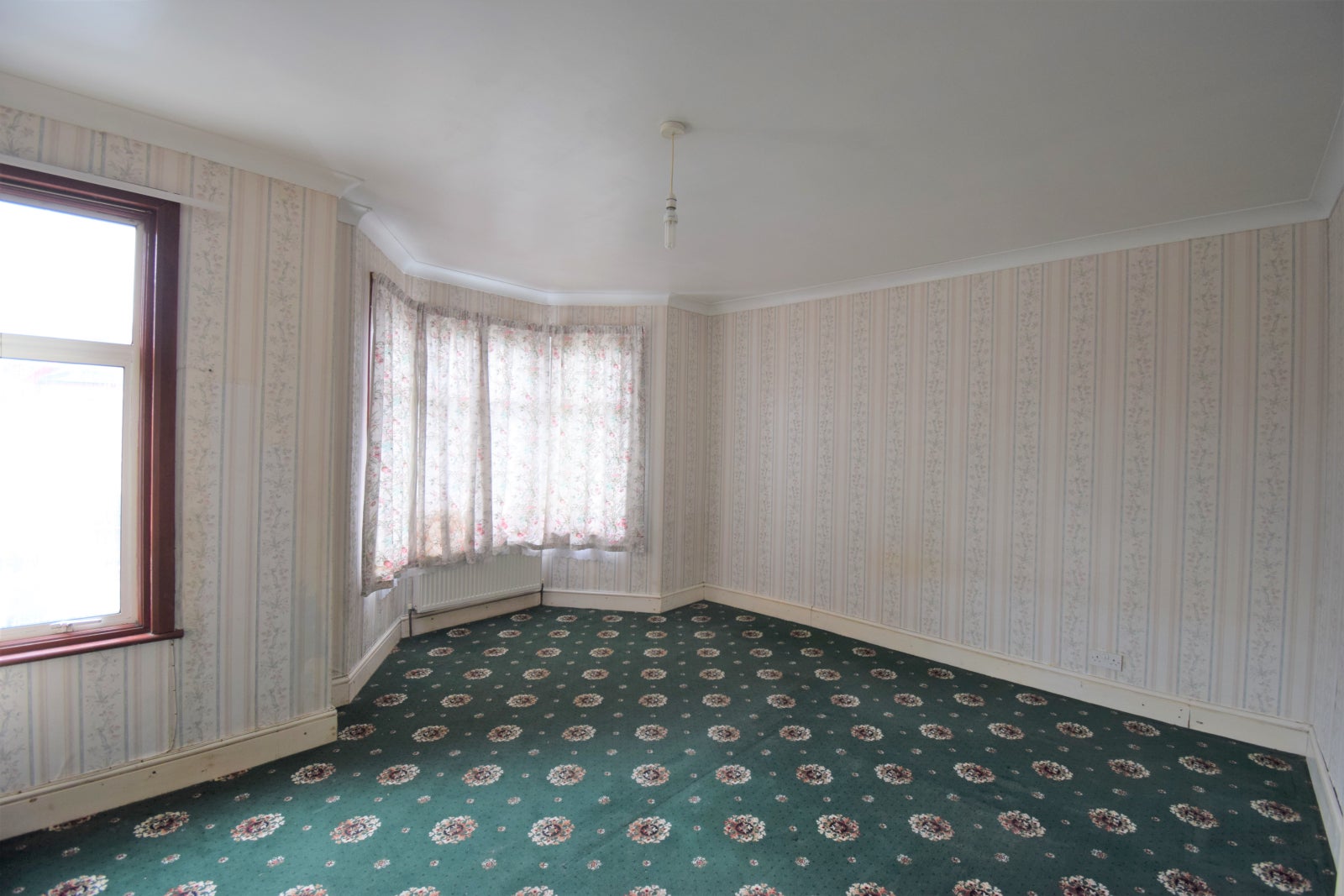 Flat First Avenue in Greater London