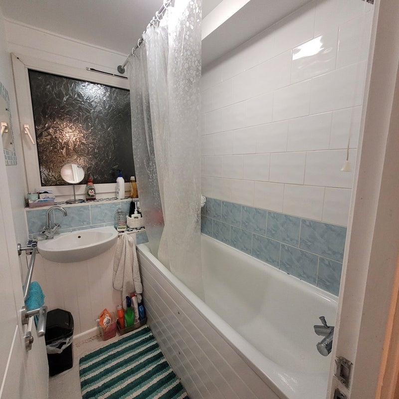 Room Wrights Road in Greater London