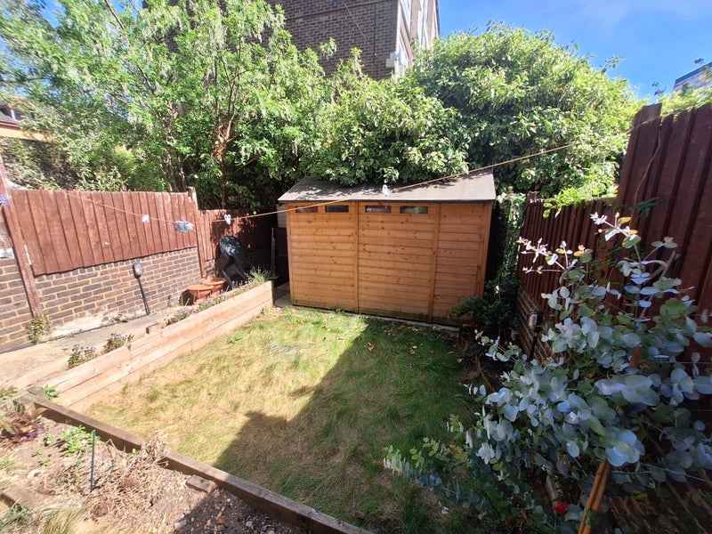 Room Wrights Road in Greater London