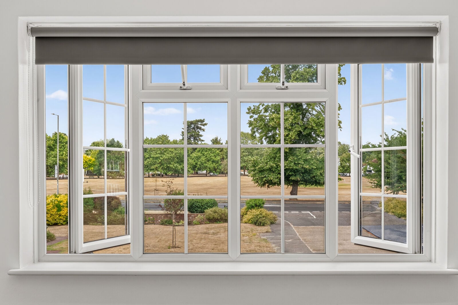 Flat Giggs Hill Gardens in Elmbridge