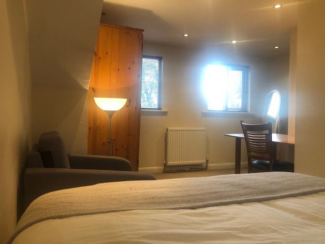 Room Carlton Road in Greater London