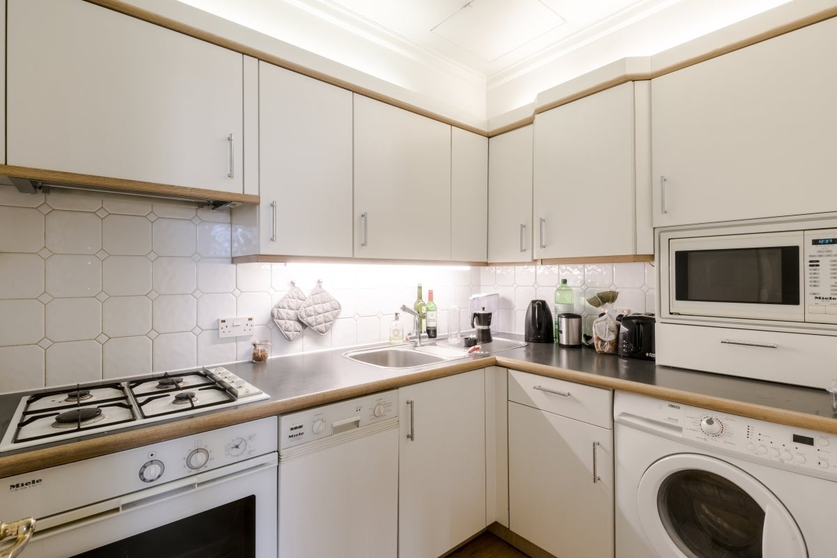 Flat Gloucester Street in City of Westminster