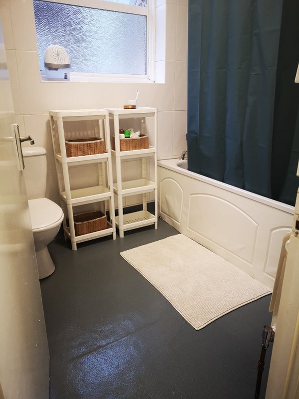 Room Somers Road in Greater London