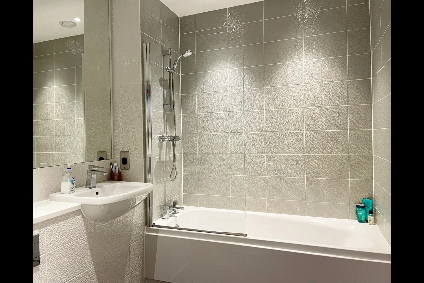 Flat Rolfe Terrace in Greater London