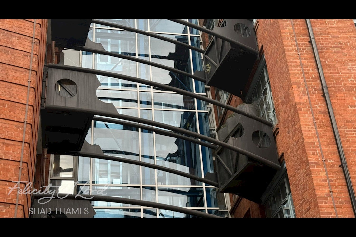 Flat Gainsford Street in Greater London