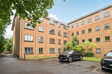 Flat Southridge Place in Greater London