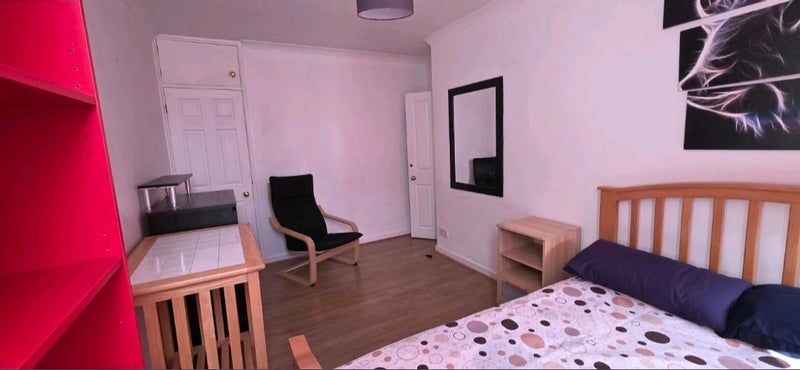 Room Crondall Street in Greater London
