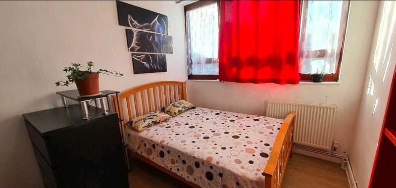 Room Crondall Street in Greater London