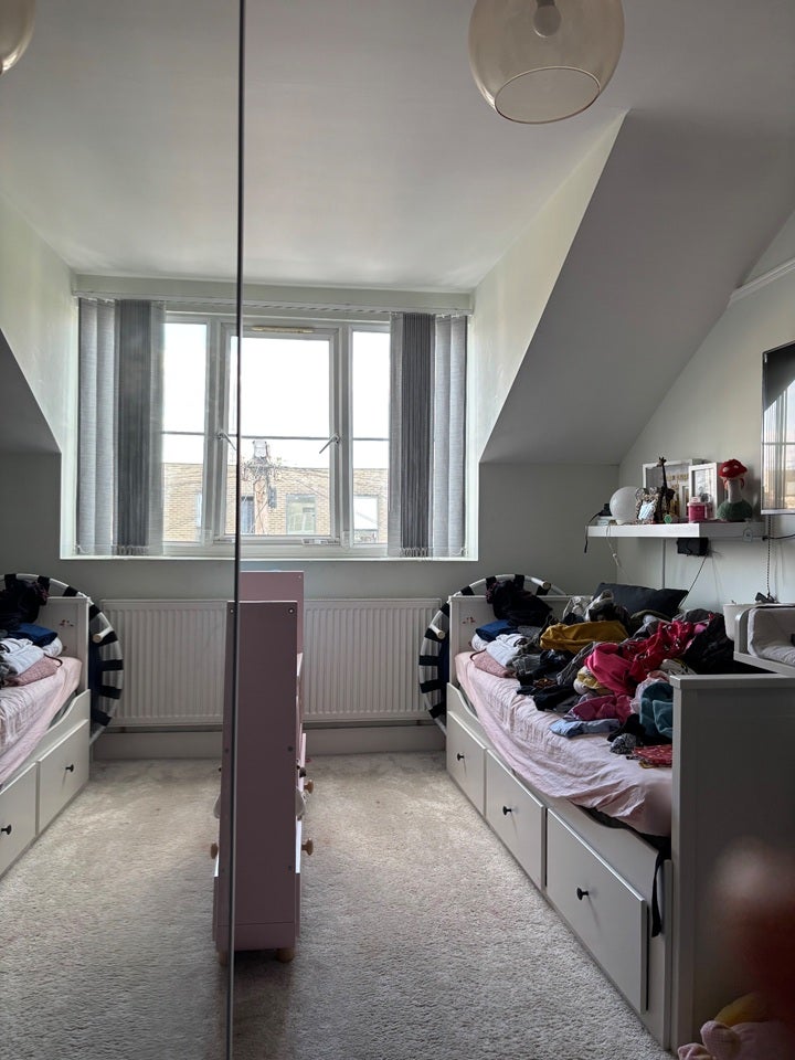 Room Sandfield Passage in Greater London