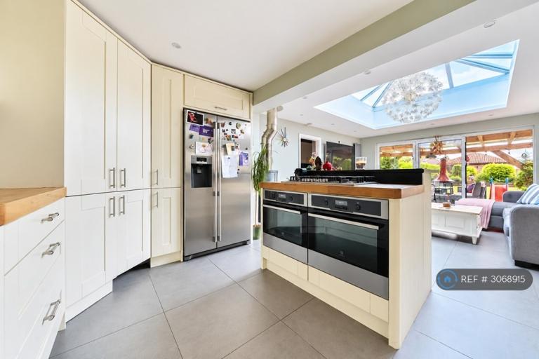 House Bath Road (Benham Hill) in Thatcham