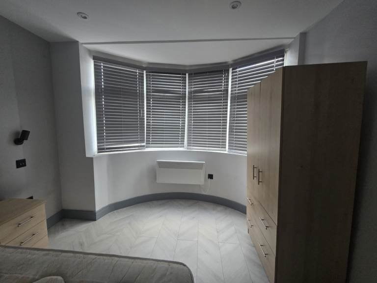 Flat Largewood Avenue in Greater London