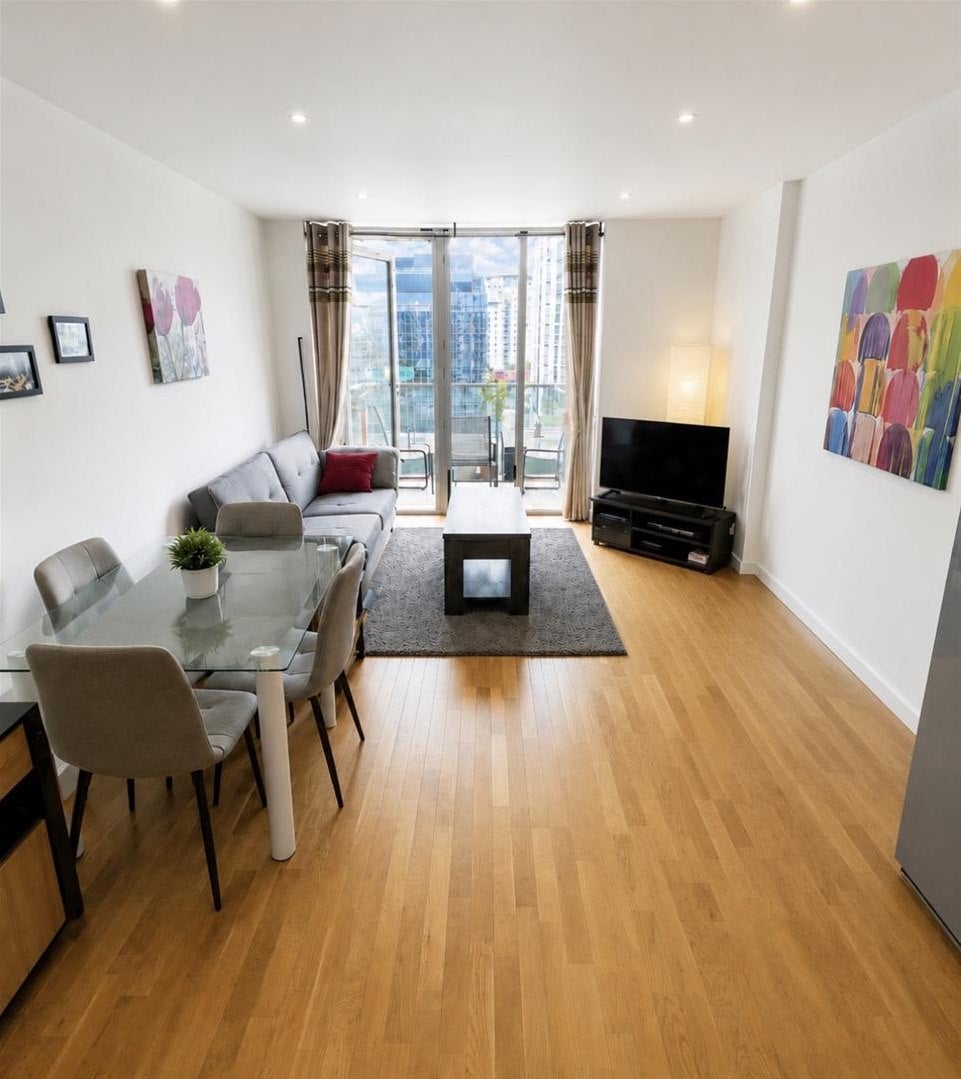 Flat Millharbour in Greater London