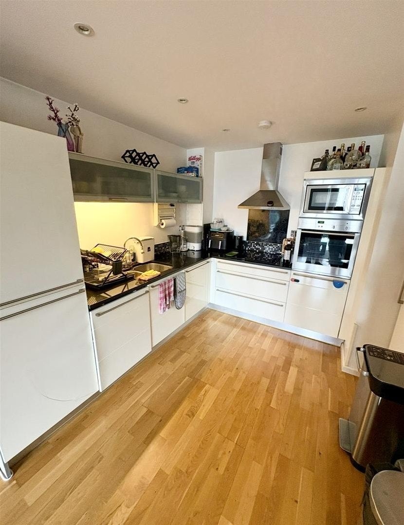 Flat Millharbour in Greater London