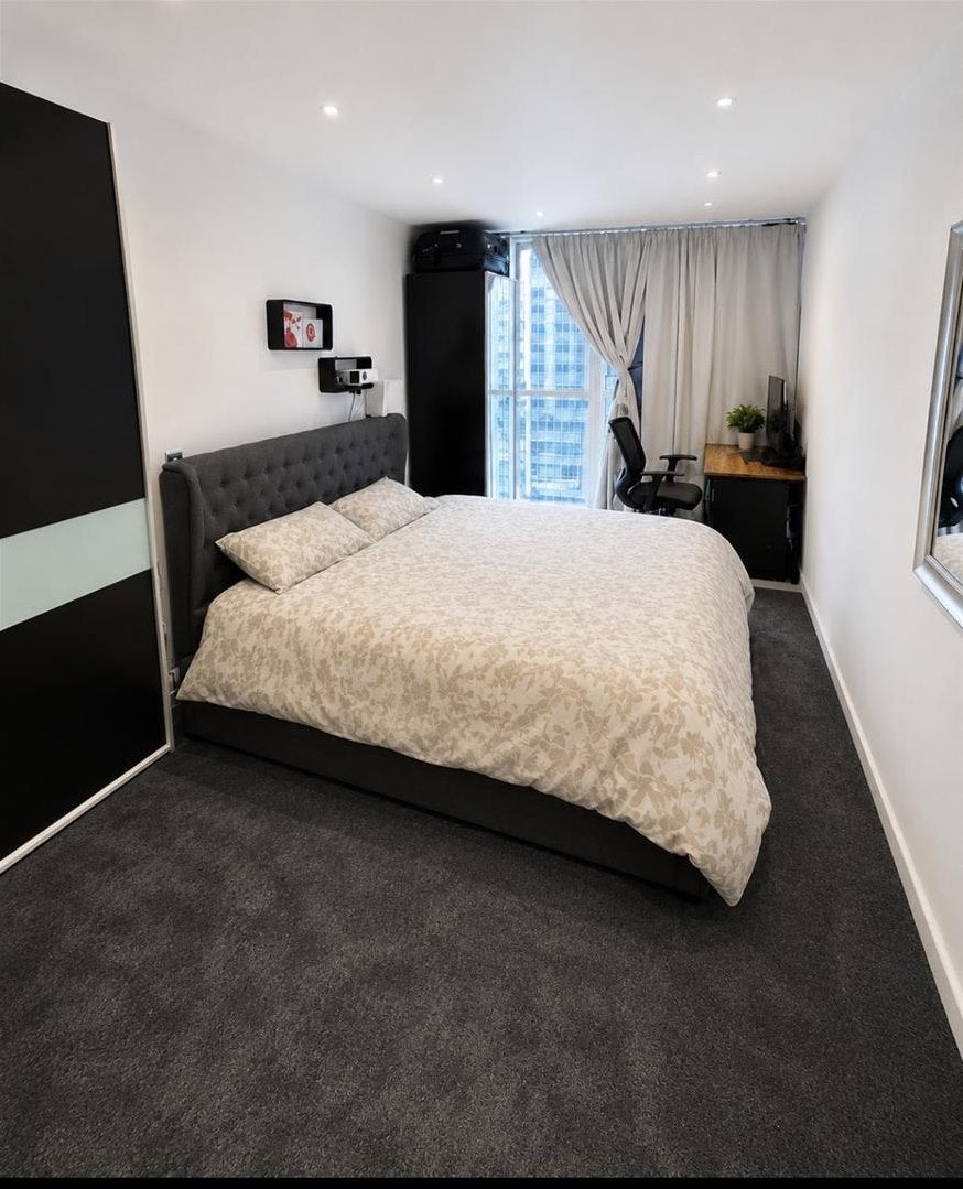 Flat Millharbour in Greater London