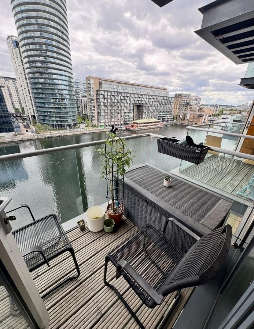 Flat Millharbour in Greater London