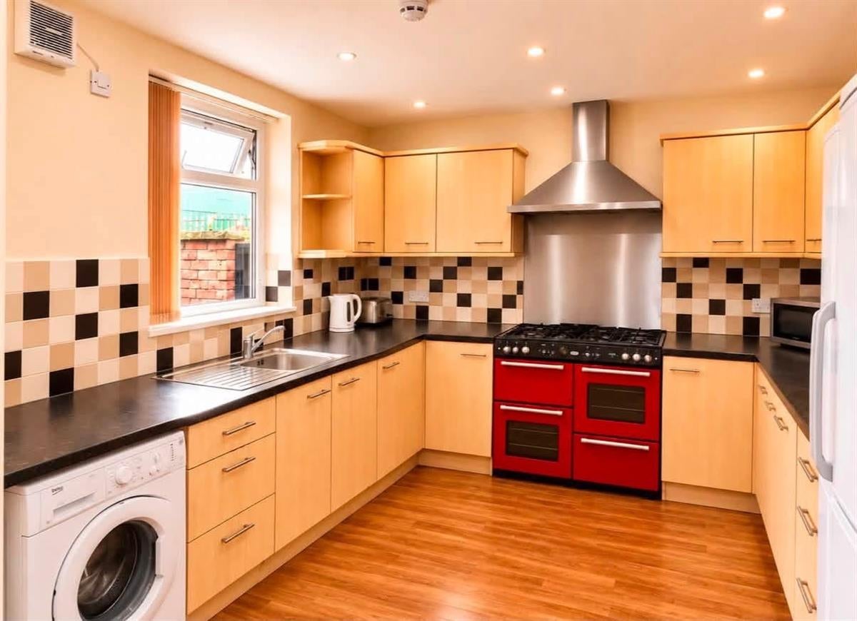 Room Carlton Road in Salford