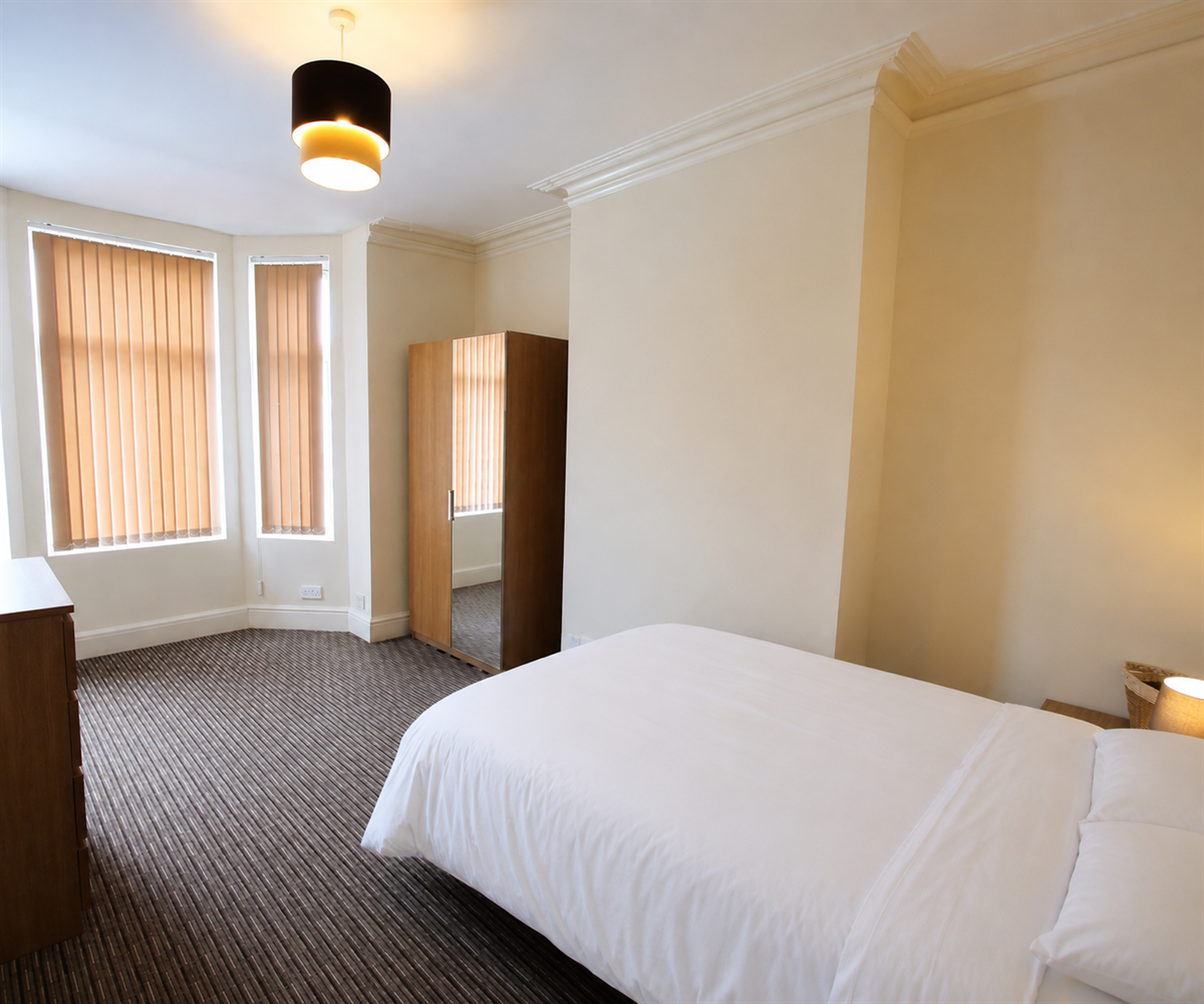 Room Carlton Road in Salford