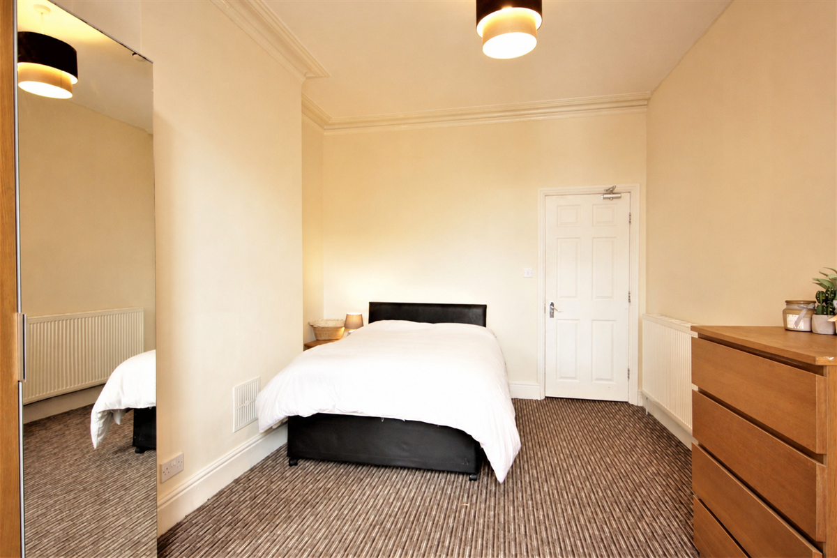 Room Carlton Road in Salford